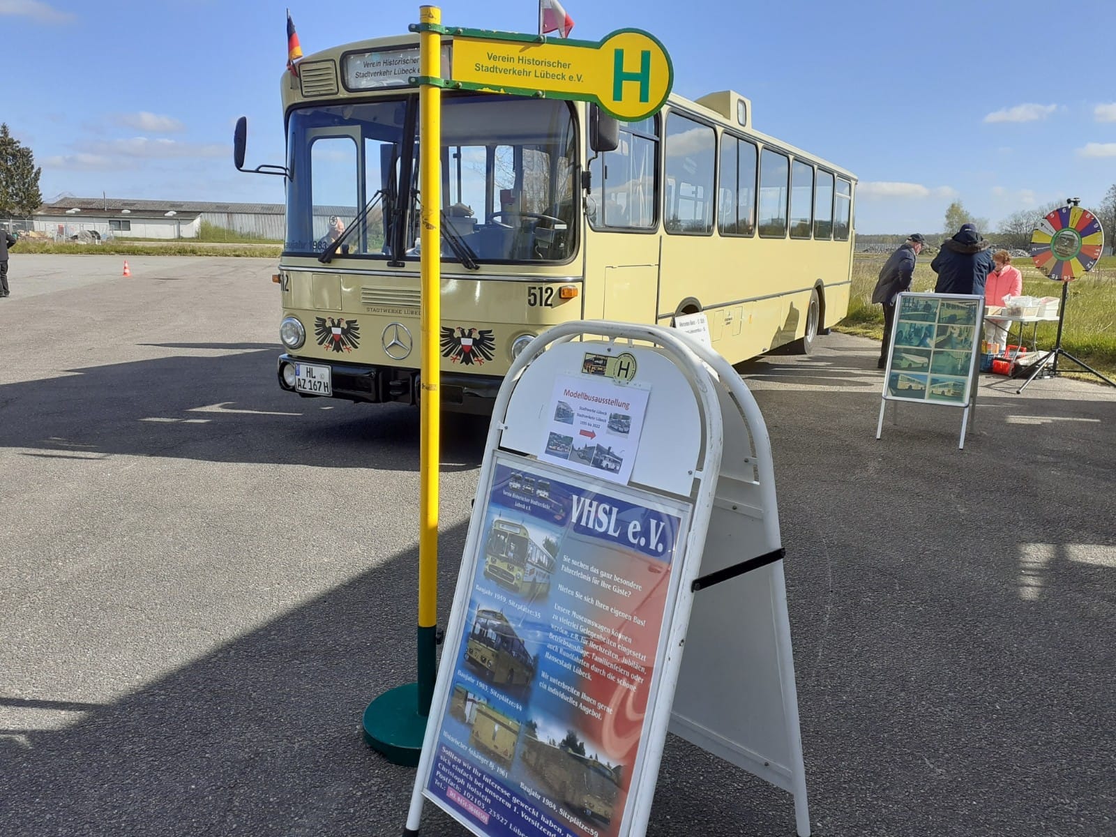 Oldtimertreffen und Teile - Markt in Lübeck-Blankensee am 28.04.2024